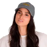 Gorro gris de algodón con logo Caterpillar bordado en amarillo.