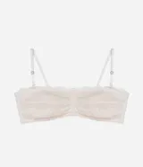 Soutien sin copa con aro, confeccionado en encaje floral color blanco. Presenta tirantes finos regulables y removibles, y cierre trasero con gancho.
