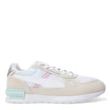 Championes Puma Graviton Pro de caña baja, color blanco, beige, celeste y rosa. Confeccionados en malla y gamuza sintética, con cordones blancos y suela de goma.