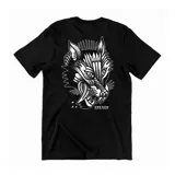 Remera negra de algodón con estampa en la espalda de un lobo de estilo tatuaje tradicional.