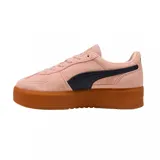Championes Puma Palermo Elevata, color negro con franja blanca y suela marrón.