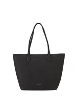 Bolso negro tipo tote con textura símil cuero de cocodrilo y doble asa de hombro.