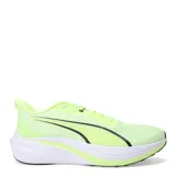 Championes de running Puma modelo Darter Pro para hombre, color negro con detalles en plateado y blanco. Cuentan con una parte superior de malla transpirable, entresuela Profoam para amortiguación reactiva y cierre de cordones.