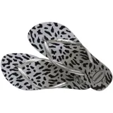 Ojotas Havaianas Slim Animals con estampado animal print en tonos grises y negros, y tiras plateadas.