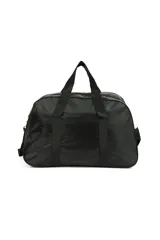 Bolso de poliéster color negro con bolsillo frontal de red. Tiene correa regulable y asas de mano.