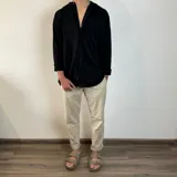 Camisa de lino color blanco, de manga larga con cuello mao y corte oversize.