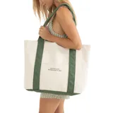 Bolso tipo tote color crudo con base, asas y detalles en verde. Tiene un bolsillo externo y estampa con la leyenda "Rhythm Livin' Established in 2003".