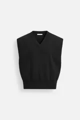 Chaleco negro cropped fit de punto tejido en hilatura de algodón, con cuello pico y sisa.