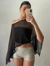 Short dorado con lentejuelas y cintura elastizada.