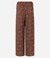 Pantalón de playa marrón con estampado paisley, de corte palazzo y cintura con lazo.