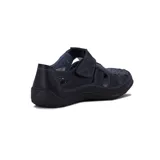 Guillerminas casuales negras con calado y ajuste con velcro.