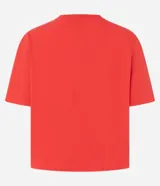 Remera cropped deportiva de microfibra color rojo, con cuello redondo, mangas cortas y lettering "SRC: Sport Running Club" estampado en el pecho.