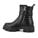 Bota negra de corte bajo con diseño elegante y detalles acolchados, ideal para un estilo casual.