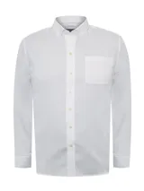 Camisa de vestir blanca de algodón, corte moderno ajustado al cuerpo, con cuello abotonado, manga larga, bolsillo en el pecho y pinzas en la espalda.