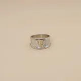 Anillo ancho de plata 925 con el símbolo de psicología en oro 9k.