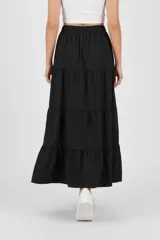 Falda larga de poliéster con estampado animal print de leopardo, diseño de volados y cintura elástica.