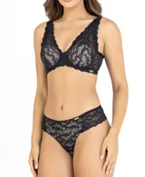 Bralette color piel con encaje floral, breteles finos y copas con aro.