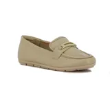 Zapato mocasín Comfortflex de cuero negro con detalle de hebilla dorada.