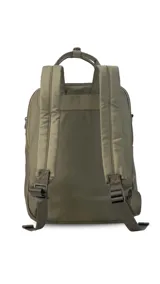 Mochila matera confeccionada en tela impermeable color beige, diseñada con dos compartimientos independientes para el kit de mate y objetos personales. Cuenta con bolsillos internos, asas de mochila acolchadas, asa de mano superior y una correa ajustable extraíble para llevar al hombro.