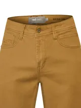 Pantalón de jean color verde oliva, corte recto, con bolsillos delanteros y traseros.