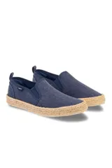 Alpargatas Legacy de lona color azul con suela de yute.