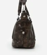 Cartera mini satchel con asa larga ajustable, confeccionada en material sintético PU, con cierre de cremallera y efecto desteñido.
