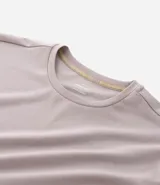 Remera deportiva masculina color azul marino, de corte comfort, cuello redondo y manga corta. Confeccionada en tech fleece con tecnología Dry, que permite la transpiración y secado rápido.