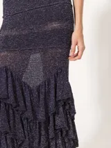 Pollera larga de tejido de punto con hilo metálico, corte al cuerpo y largo hasta los tobillos.