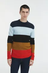 Sweater de cuello redondo, de corte holgado y diseño a rayas en tonos azul, negro, marrón y rojo, confeccionado en mezcla de algodón.