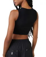 Musculosa blanca de punto acanalado con corte crop, escote redondo y sisas anchas.