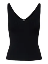 Top negro de punto con cuello en V, sin mangas y breteles anchos.
