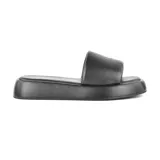 Sandalias negras de plataforma con tira ancha sobre el empeine y logo en relieve.