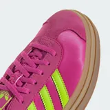 Zapatillas Adidas Gazelle Bold W de plataforma, color fucsia con las tres tiras laterales en verde flúor.