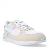Championes Puma Graviton Pro de caña baja, color blanco, beige, celeste y rosa. Confeccionados en malla y gamuza sintética, con cordones blancos y suela de goma.