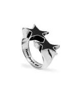 Anillo plateado de la marca TwoJeys con dos estrellas esmaltadas en negro.