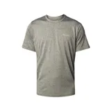 Remera gris de manga corta con logo de la marca Columbia estampado en el pecho.