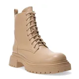 Botas acordonadas color beige con suela track y cierre lateral.