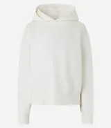 Buzo negro de algodón con forro de polar, cuello con capucha y mangas largas.
