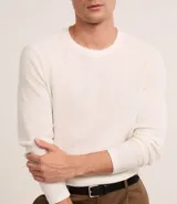 Remera de manga larga color crema, confeccionada en tejido waffle de algodón y poliéster.