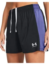 Short deportivo Under Armour Challenger Knit negro con logo blanco en la pierna izquierda.
