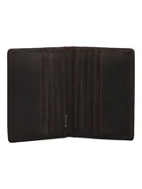 Billetera de cuero marrón oscuro, estilo bifold, con costuras visibles en los bordes y un logo grabado en relieve en la parte inferior derecha.