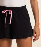Short de pijama negro de viscosa con cintura elástica y lazo contrastante color rosa.