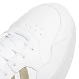 Championes Adidas Hoops 3.0 Bold para mujer, color blanco con detalles dorados en las tres tiras laterales.