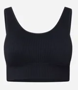 Top deportivo negro de poliamida con acabado seamless, escote en U y breteles anchos.