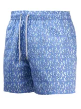 Short de baño celeste con estampado de ballenas en azul y gris. Tiene cintura elástica con cordón ajustable y bolsillos laterales.
