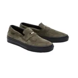 Mocasines Vans X Beatrice Domond Skate color verde oliva de gamuza con suela negra.