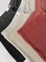 Short de punto color ladrillo con lurex y cordones ajustables.