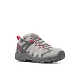 Zapatillas de senderismo Merrell Accentor 3 Low confeccionadas en ante y malla color gris, con membrana impermeable. Cuentan con puntera de goma protectora, lengüeta de fuelle, cuello acolchado, forro de malla reciclada, plantilla extraíble de espuma EVA, entresuela de espuma EVA ligera y suela de goma adhesiva Merrell Air Cushion.