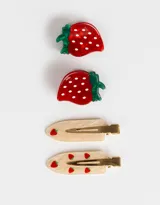 Set de cuatro accesorios para el pelo: dos broches con forma de fresa y dos hebillas con forma de piquito con estampado de fresas.
