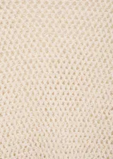 Sweater de punto calado color crudo, con escote barco y mangas largas.
